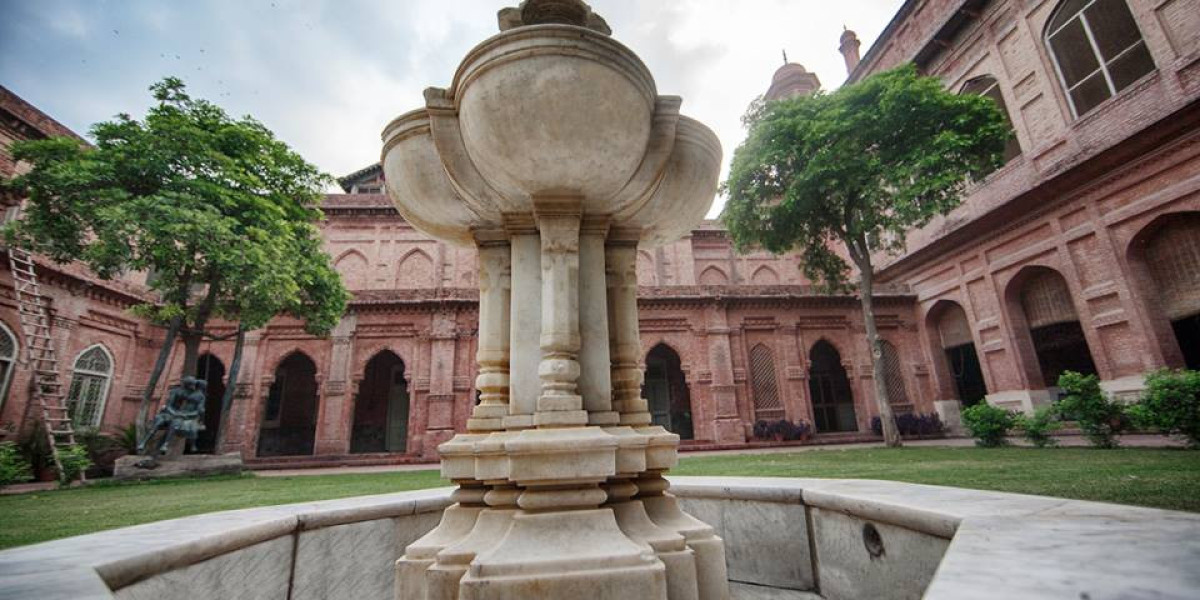 Exploring Art Galleries in Lahore